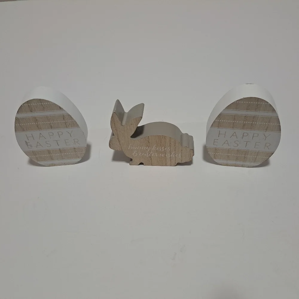 N/A charming wooden